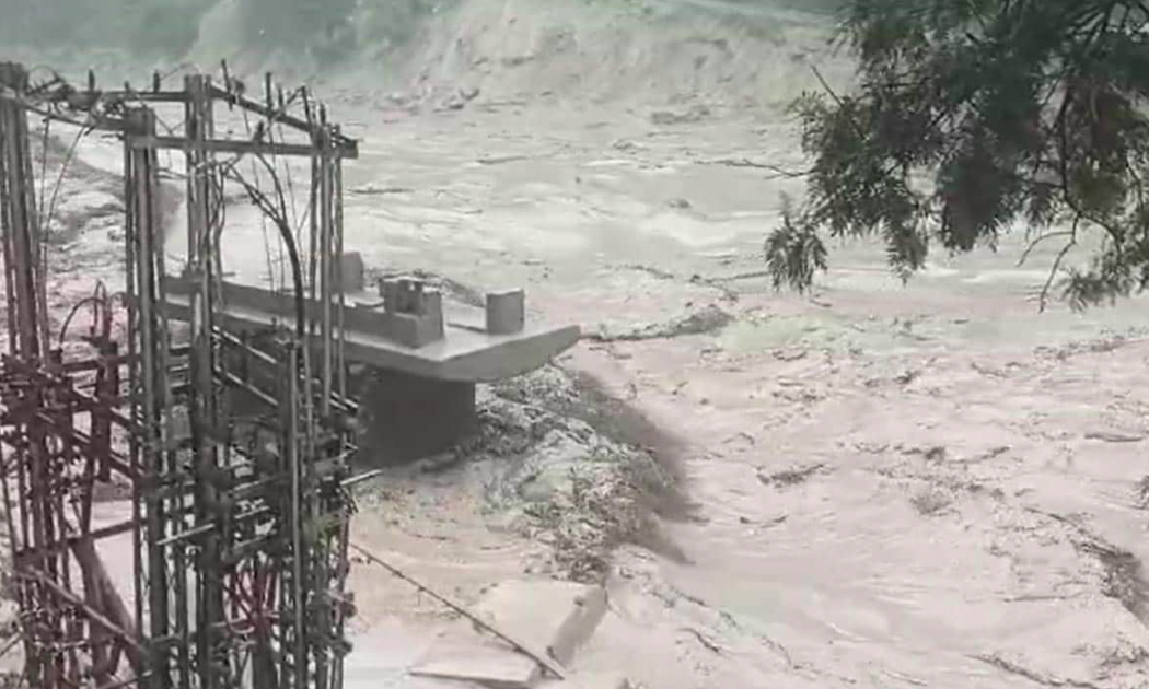 एनएच-10 के कुछ हिस्सों के बह जाने के बाद राजधानी गंगटोक