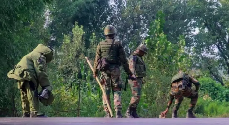 जम्मू-कश्मीर :  पाकिस्तानी रेंजर्स ने भारतीय चौकियों पर की गोलीबारी, बीएसएफ ने दिया मुंहतोड़ जवाब, वीडियो देखें