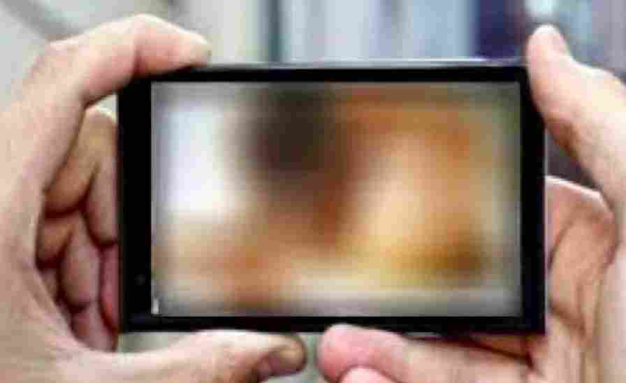 अश्लील वीडियो