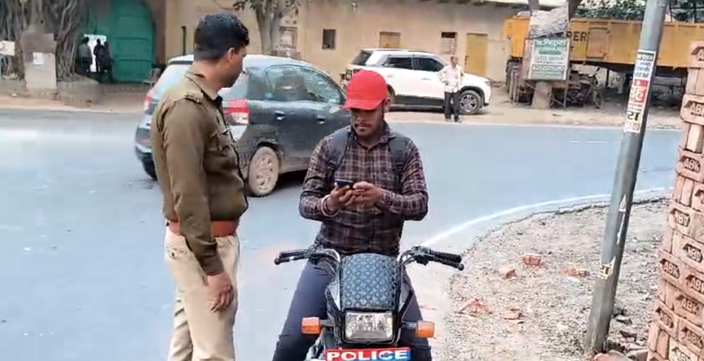 मथुरा : त्योहारों पर सुरक्षा को लेकर पुलिस अलर्ट