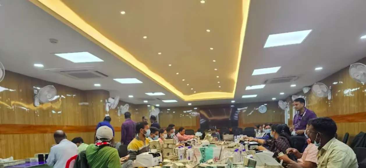 कांग्रेस सांसद : परिसरों पर छापे में रिकॉर्ड नकदी जब्त, 351 करोड़ तक पहुंची गिनती