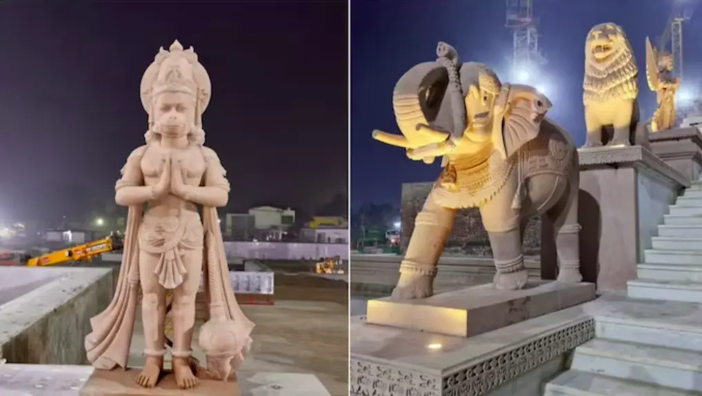 राम मंदिर के प्रवेश द्वार पर स्थापित