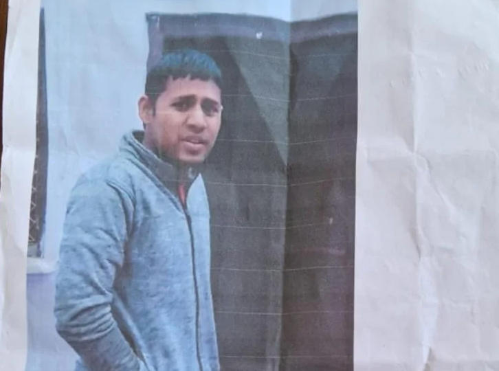 पेड़ से लटका हुआ मिला शव