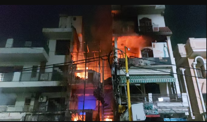 दिल्ली के बच्चों के अस्पताल में लगी भीषण आग, 7 नवजात शिशुओं की मौत