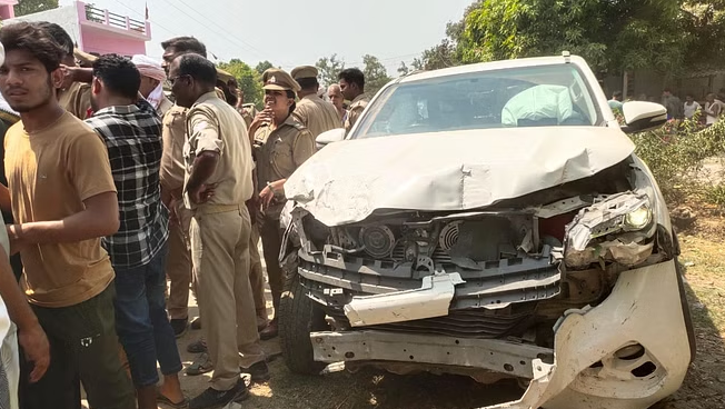 भाजपा सांसद बृजभूषण के बेटे करण के काफिले बाइक सवारों को मारी टक्कर