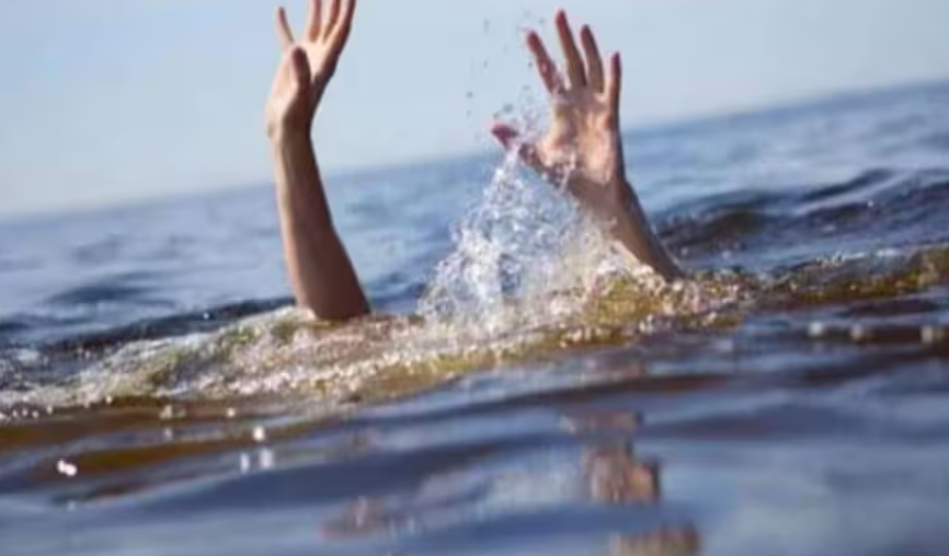 स्विमिंग पूल में डूबने से 11 वर्षीय बेटे की हुई मौत