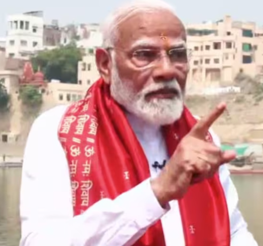 नामांकन से पहले रिश्ते को याद कर भावुक हुए पीएम मोदी।