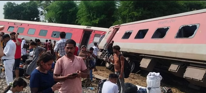 चंडीगढ़-डिब्रूगढ़ एक्सप्रेस के डिब्बे पटरी से उतरे