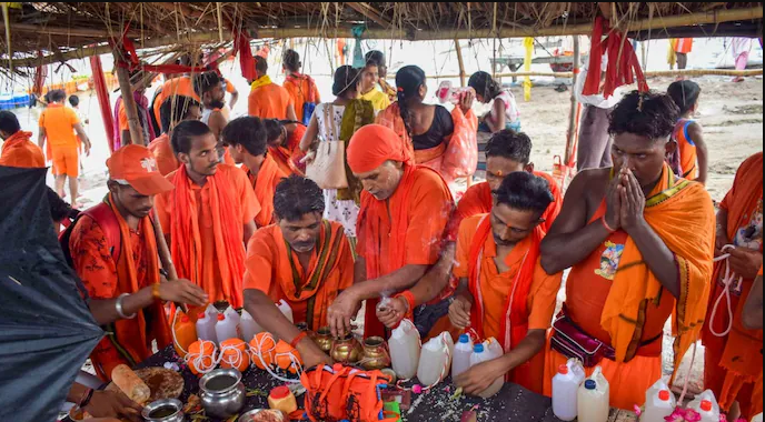 यूपी सरकार ने कांवड़ यात्रा पर अपने आदेश का किया बचाव