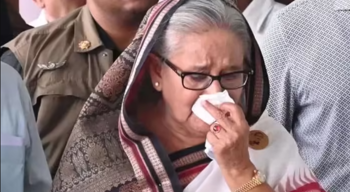 बांग्लादेश से अतिरिक्त कपड़े भी नहीं ला सकीं शेख हसीना।