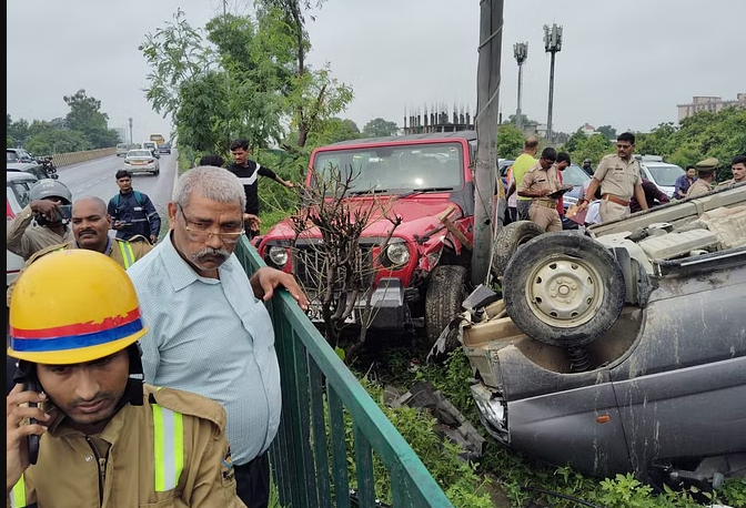 लखनऊ में सीएमएस स्कूल वैन हादसा