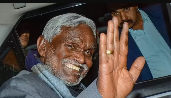 पूर्व CM चंपई सोरेन 3 विधायकों के साथ दिल्ली हुए रवाना