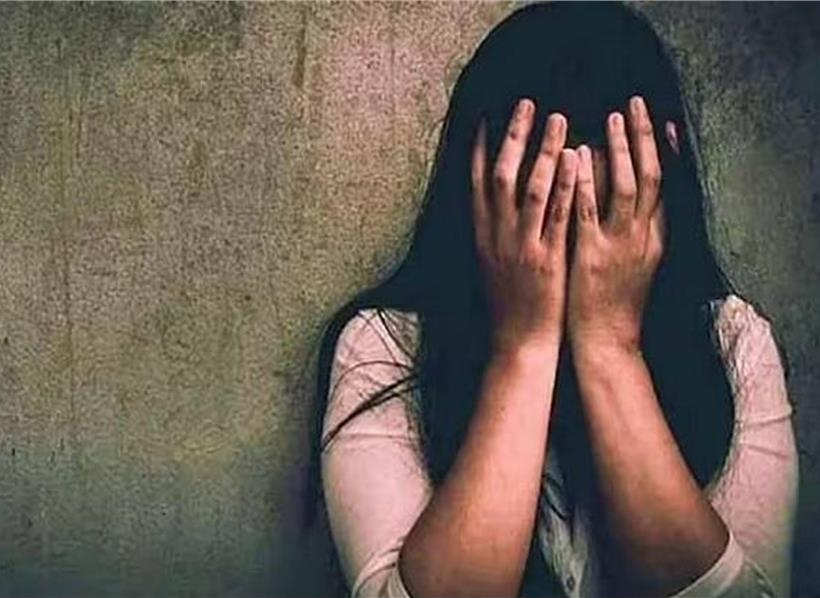 बाइक सवार ने कॉलेज की छात्रा के साथ दुष्कर्म की वारदात को दिया अंजाम