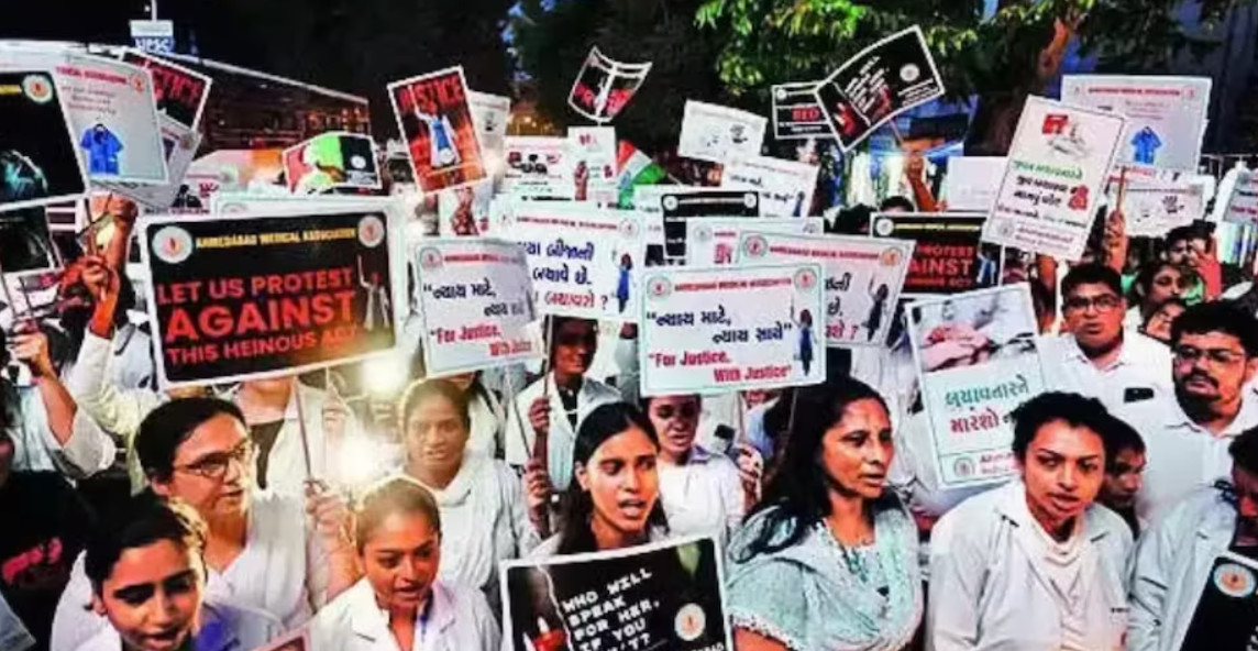 कोलकाता: डॉक्टर बेटी को इंसाफ के लिए मार्च, कोलकाता में मुख्यमंत्री ममता बनर्जी के इस्तीफे की मांग