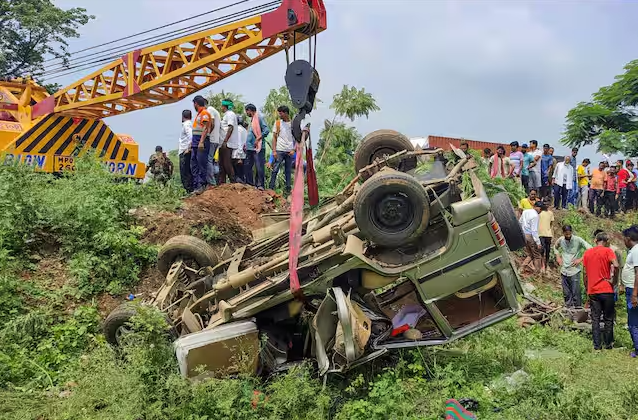 सिक्किम में गहरी खाई में वाहन गिरने से 4 जवानों की मौत