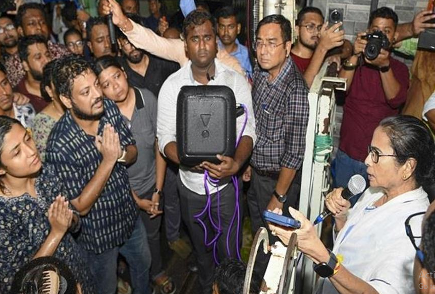 RG Kar Case: जूनियर डाक्टरों ने मुख्यमंत्री से उनके घर पर की मुलाकात, क्या आज प्रदर्शनकारी डॉक्टरों को मना पाएंगीं ममता