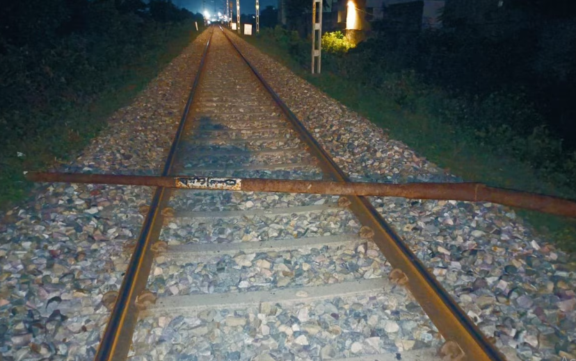 UP में एक बार फिर ट्रेन पलटाने की साजिश