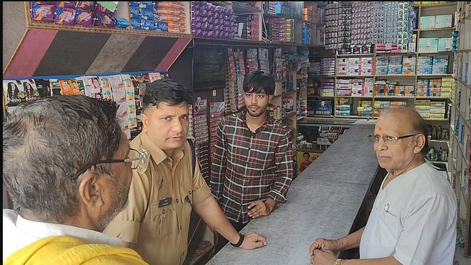 मथुरा में दिनदहाड़े दुकानदार से लूट,