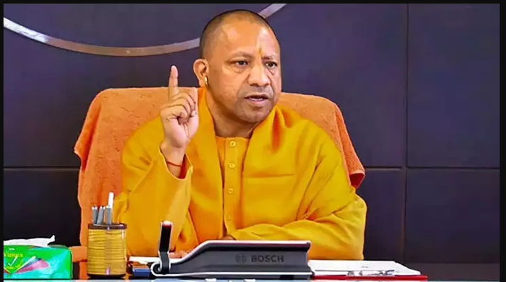 यूपी में अब खाने-पीने की हर दुकान पर लिखना होगा नाम, CCTV और मास्क भी पहनना अनिवार्य, CM योगी ने द‍िए सख्‍त न‍िर्देश