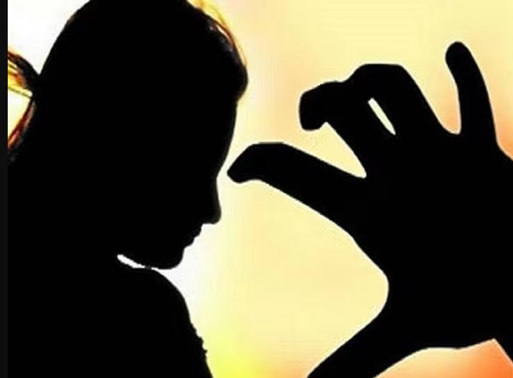 गुजरात के सूरत में किशोर ने 13 वर्षीय बहन से किया दुष्कर्म