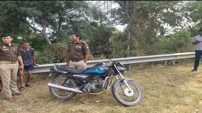 बाइक सवार बदमाशों ने कैश कलेक्शन कर्मी से लुटे बारह लाख रूपए