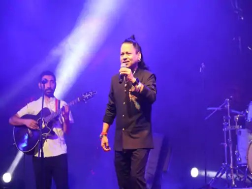 मथुरा: कैलाश खेर के सुरों ने ब्रज रज उत्सव में बिखेरा जादू