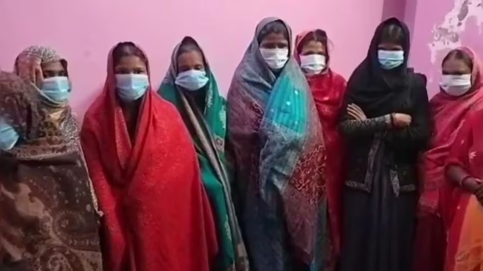 15 महिलाएं गिरफ्तार, लाखों के मिले जेवरात