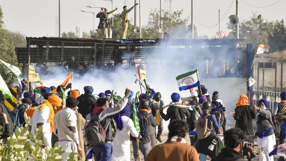 शंभू बॉर्डर पर 101 किसानों का जत्था, किसानों की पुलिस से नोकझोंक