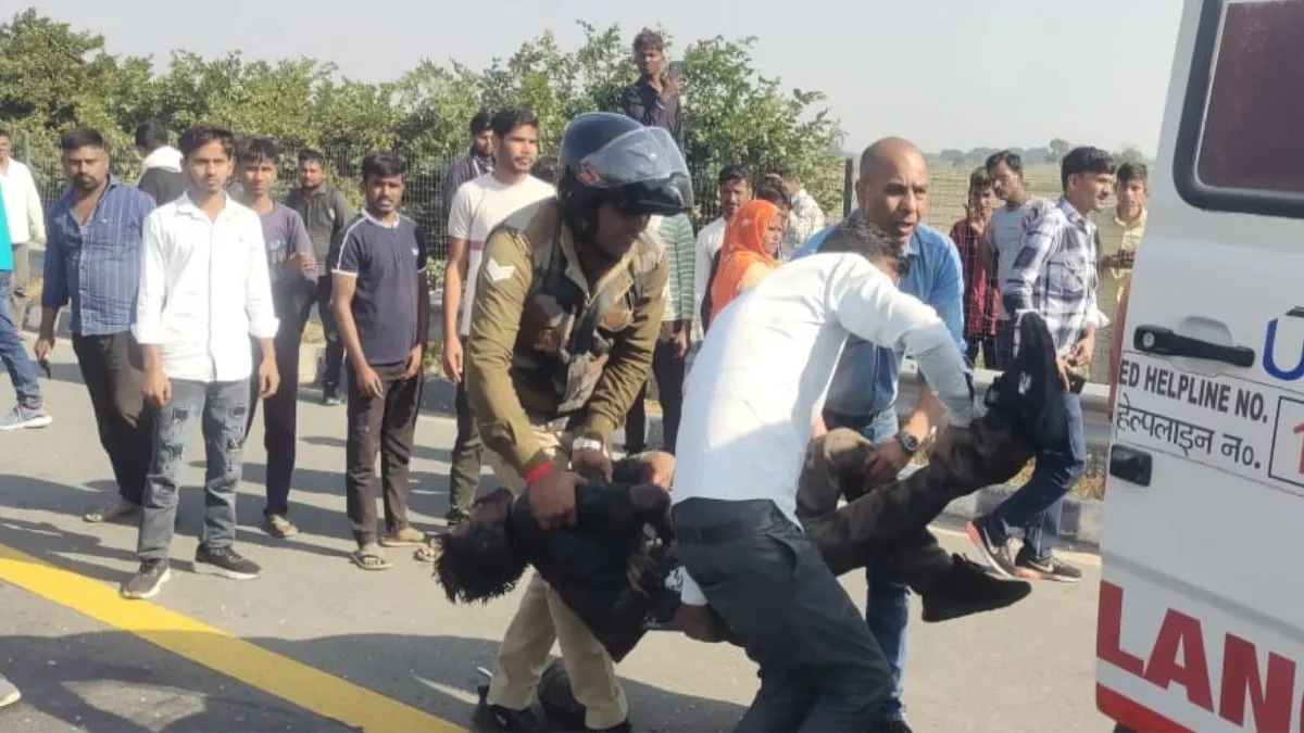 कन्नौज में स्लीपर बस और टैंकर की टक्कर में 8 की मौत