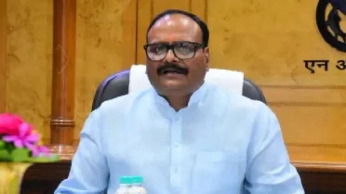 डिप्टी CM ब्रजेश पाठक के आदेश पर श्रावस्ती CMO सस्पेंड