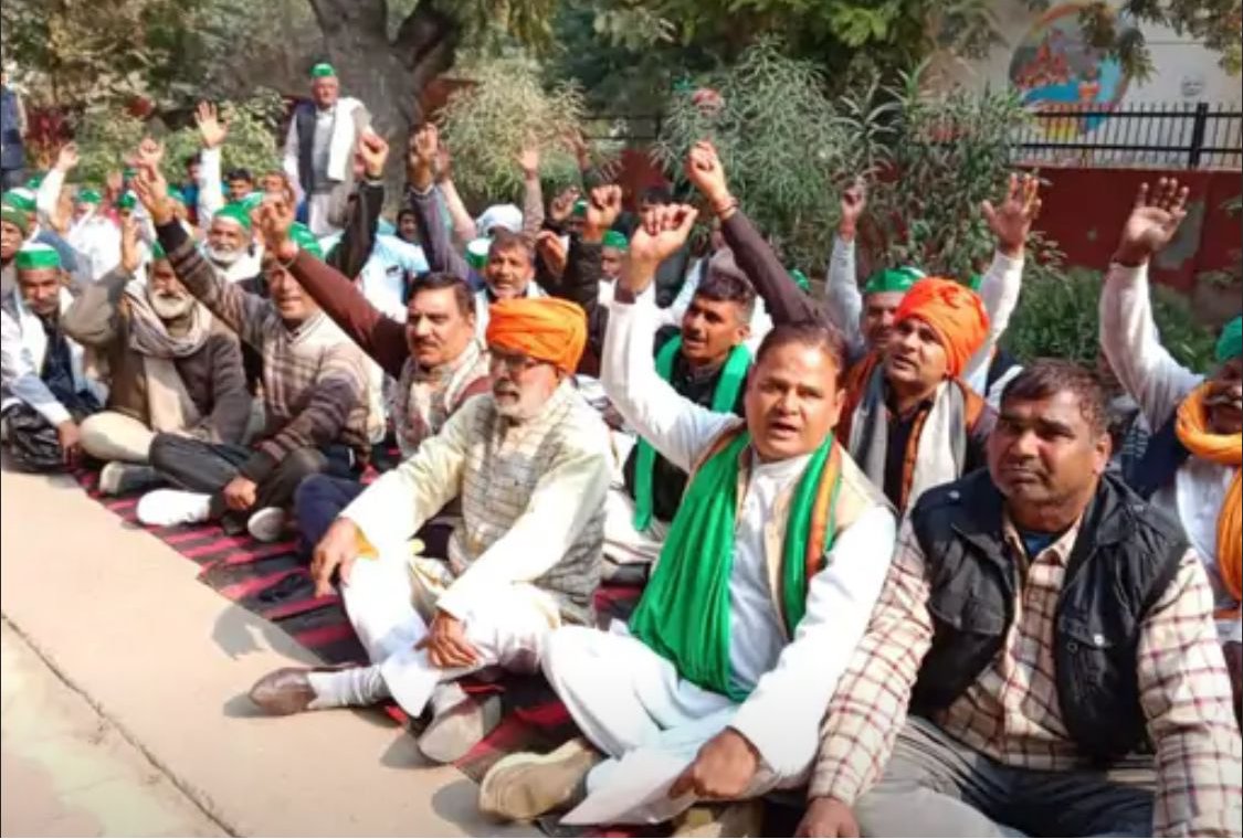 भारतीय किसान यूनियन का कलेक्ट्रेट कार्यालय के बाहर बड़ा प्रदर्शन