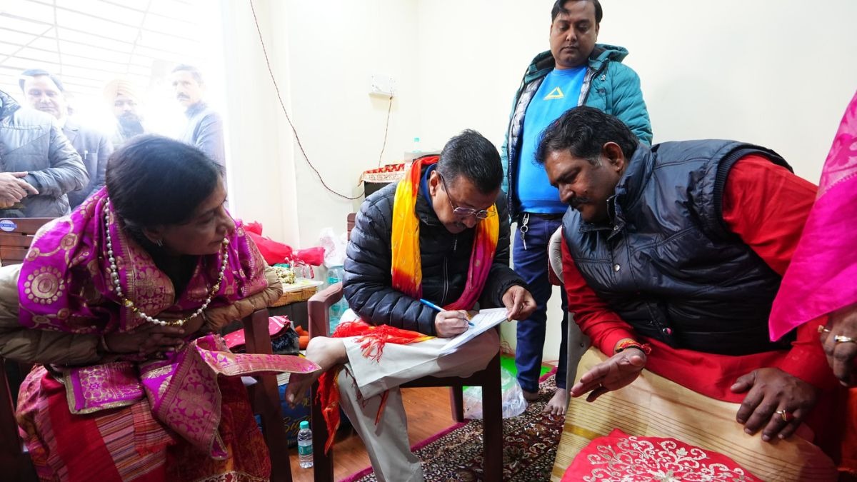 दिल्ली: केजरीवाल ने लॉन्च की 'पुजारी-ग्रंथी सम्मान स्कीम, मासिक 18 हजार रुपये का वादा