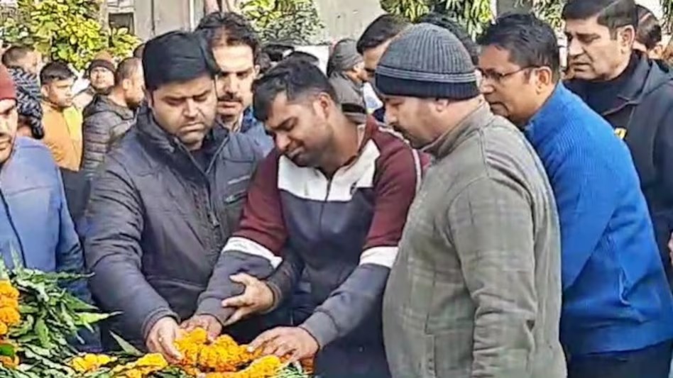 यूपी STF के शहीद इंस्पेक्टर सुनील कुमार को दी गयी अंतिम विदाई