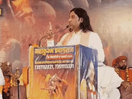 महाकुंभ में देवकीनंदन ठाकुर की धर्म संसद