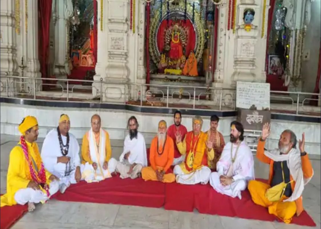 वृंदावन में धर्म रक्षा संघ की बैठक