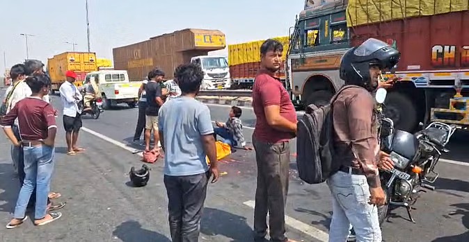 मथुरा में दर्दनाक सड़क हादसा: कंटेनर ने बाइक सवारों को मारी टक्कर, महिला की मौके पर मौत