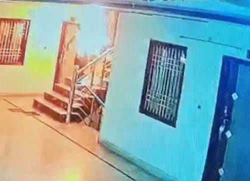 प्रेमिका के साथ होटल पहुंचे युवक ने खुद को लगाई आग