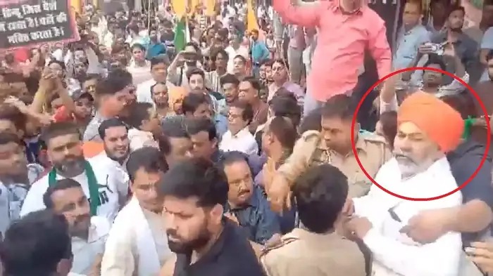 Rakesh Tikait: मुजफ्फरनगर में राकेश टिकैत का विरोध,