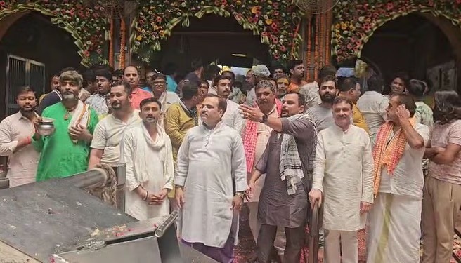 बांके बिहारी मंदिर कॉरिडोर विरोध में गोस्वामियों का प्रदर्शन