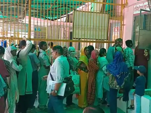 मथुरा जिला अस्पताल में मरीज की जेब से 10 हजार रुपये चोरी