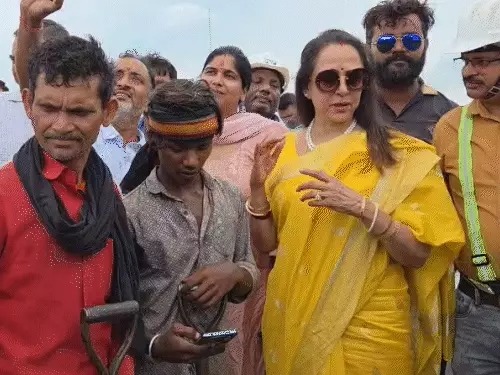 मथुरा: हेमा मालिनी ने किया NH 530B का निरीक्षण, राया जाम से जल्द मिलेगी राहत