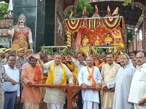 मथुरा-वृंदावन हुईं जगन्नाथमय, रथयात्रा में उमड़ा भक्तों का सैलाब, झूमे विदेशी भक्त