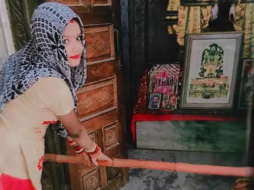 मथुरा में दर्दनाक हादसा: बाइक में फंसी साड़ी, पीछे से वाहन ने कुचला, विवाहिता की मौत