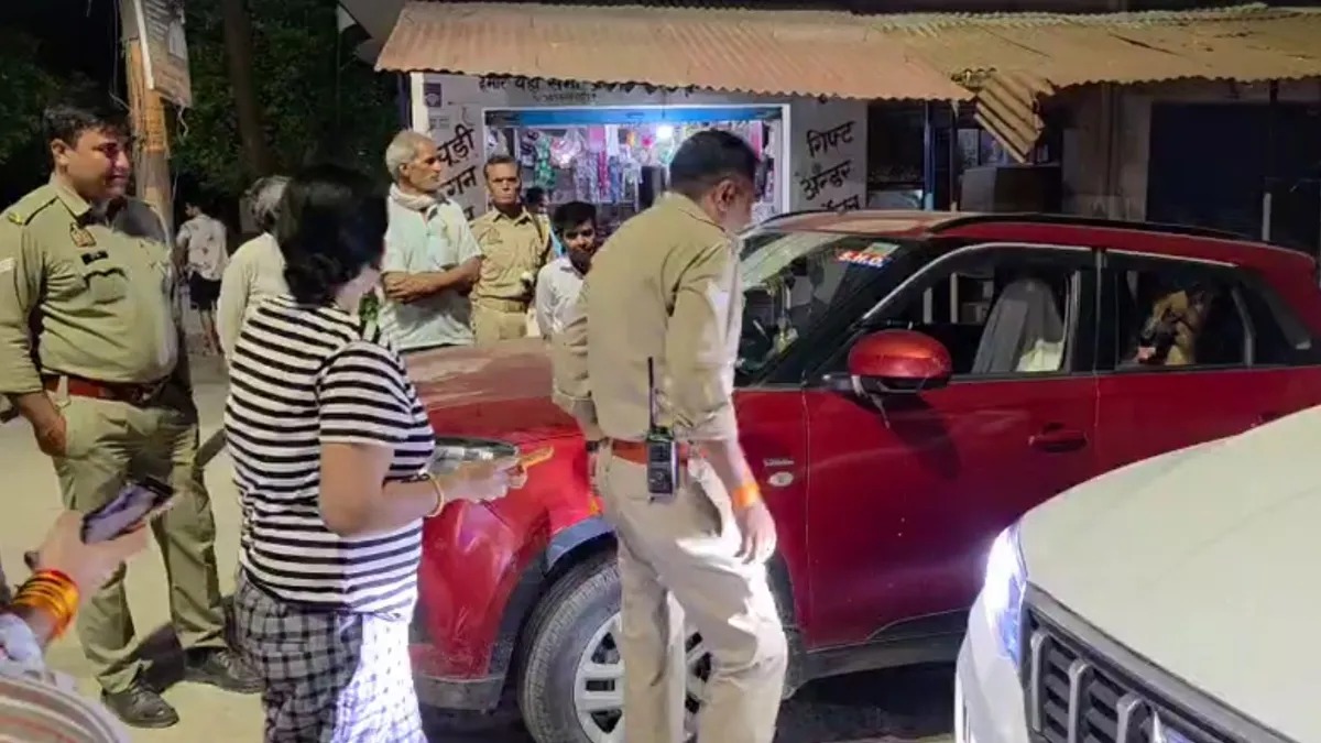 बुलंदशहर: महिला थाना प्रभारी से बदसलूकी, वीडियो वायरल; दोनों सिपाही लाइन हाजिर