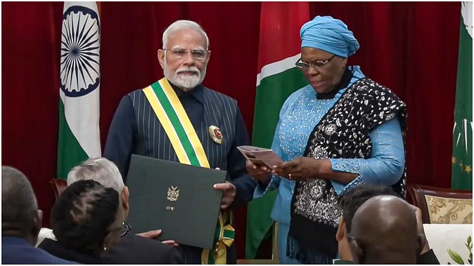 PM Modi: पीएम मोदी को मिला नामीबिया का सर्वोच्च सम्मान, चार अहम समझौतों पर किए गए हस्ताक्षर