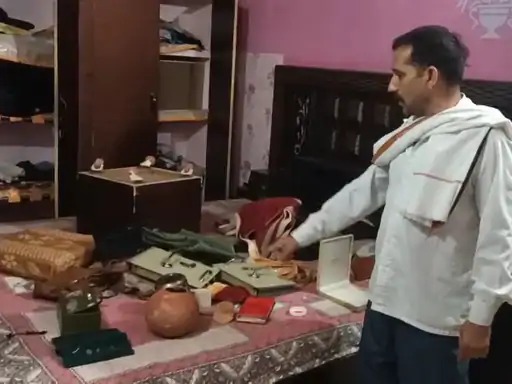 मथुरा के राजपुर गांव में बड़ी चोरी, लाखों के जेवरात और नकदी ले उड़े चोर
