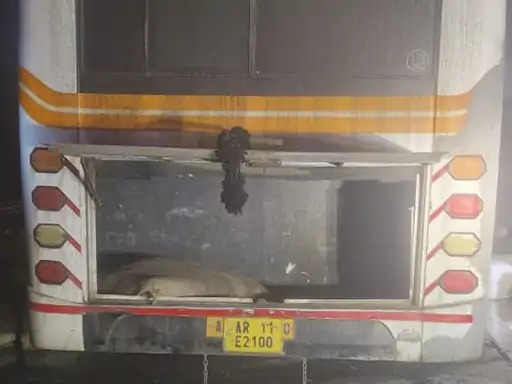यमुना एक्सप्रेसवे पर बड़ा हादसा टला, चलती बस में लगी आग