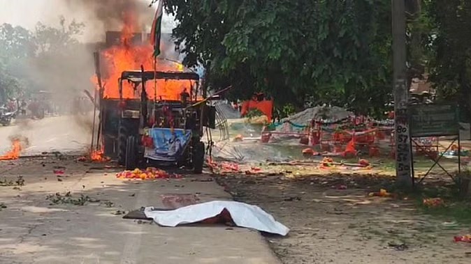 बदायूं: कांवड़िये की मौत के बाद बवाल, ट्रैक्टर-ट्रॉली में आगजनी, PAC ने संभाली स्थिति