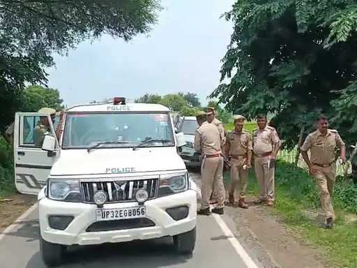 Mathura: मोपेड पर जा रहे बुजुर्ग को बाइक सवारों ने मारी गोली