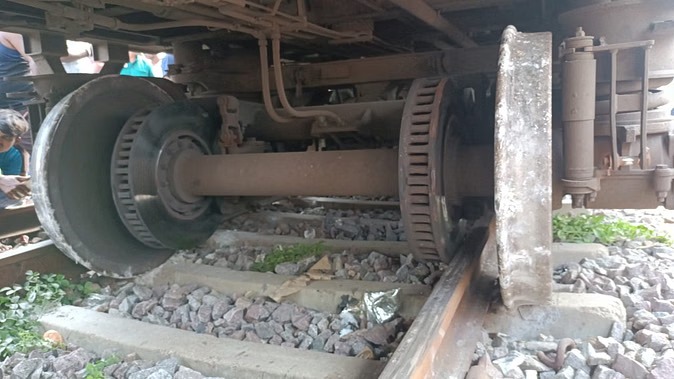 कानपुर: भाऊपुर स्टेशन के पास साबरमती एक्सप्रेस के 2 कोच पटरी से उतरे,